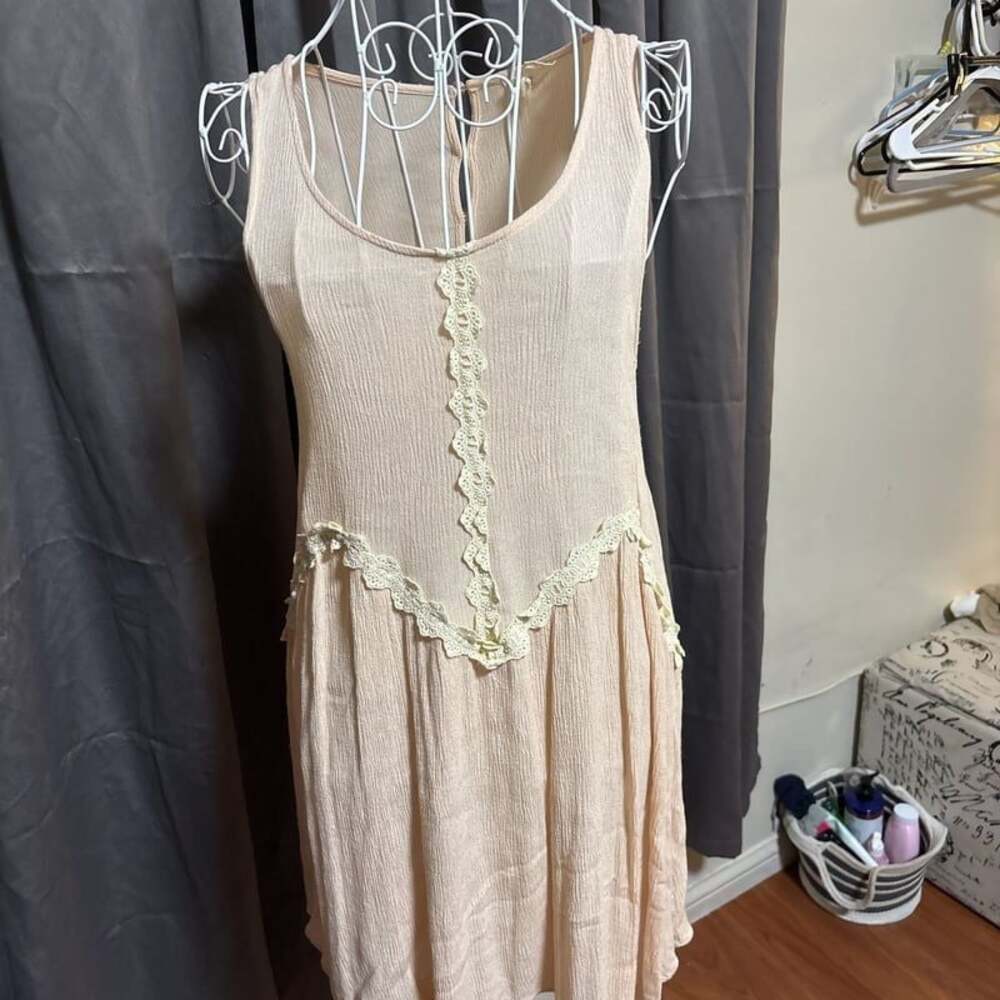 Light Peach Sleeveless Lace Trimmed Tunic Dress